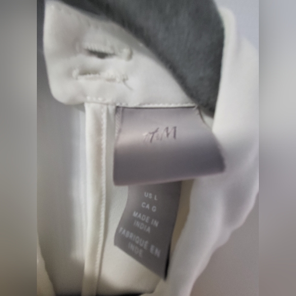 White blouse - Picture 3 of 3